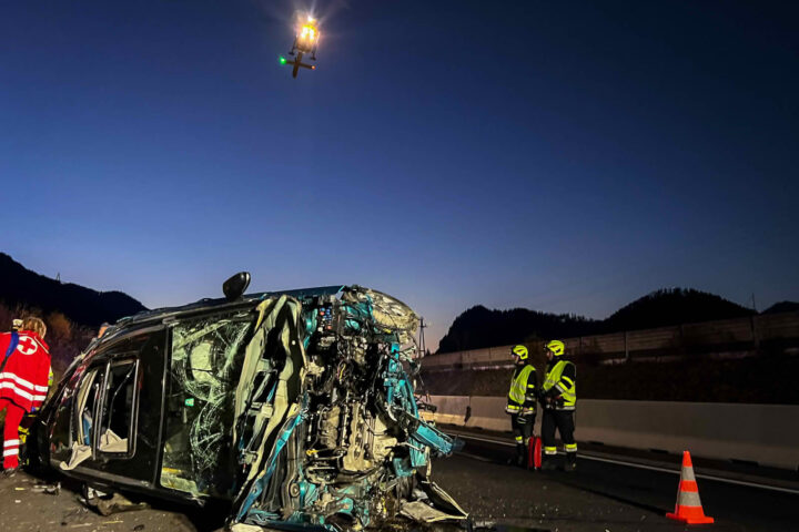 BFV Leoben: Verkehrsunfall auf der A9 bei Mautern