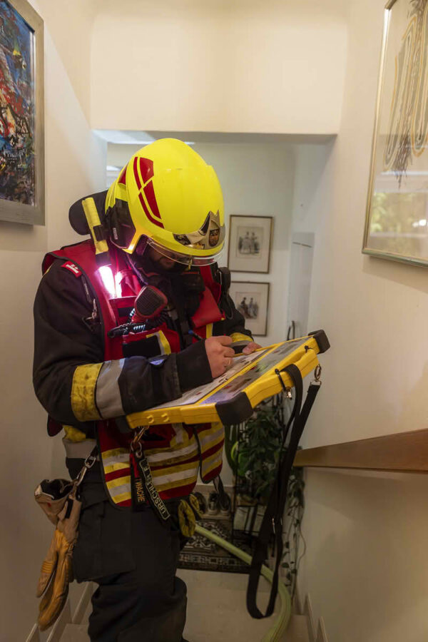 FF Krems: Menschenrettung bei Wohnungsbrand in Innenstadt 4 Menschenrettung bei Wohnungsbrand