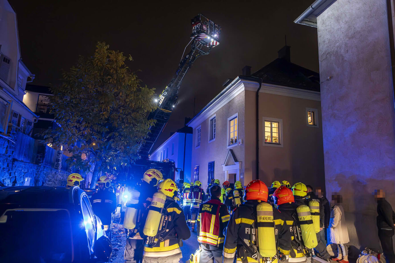 FF Krems: Menschenrettung bei Wohnungsbrand in Innenstadt 5 Menschenrettung bei Wohnungsbrand