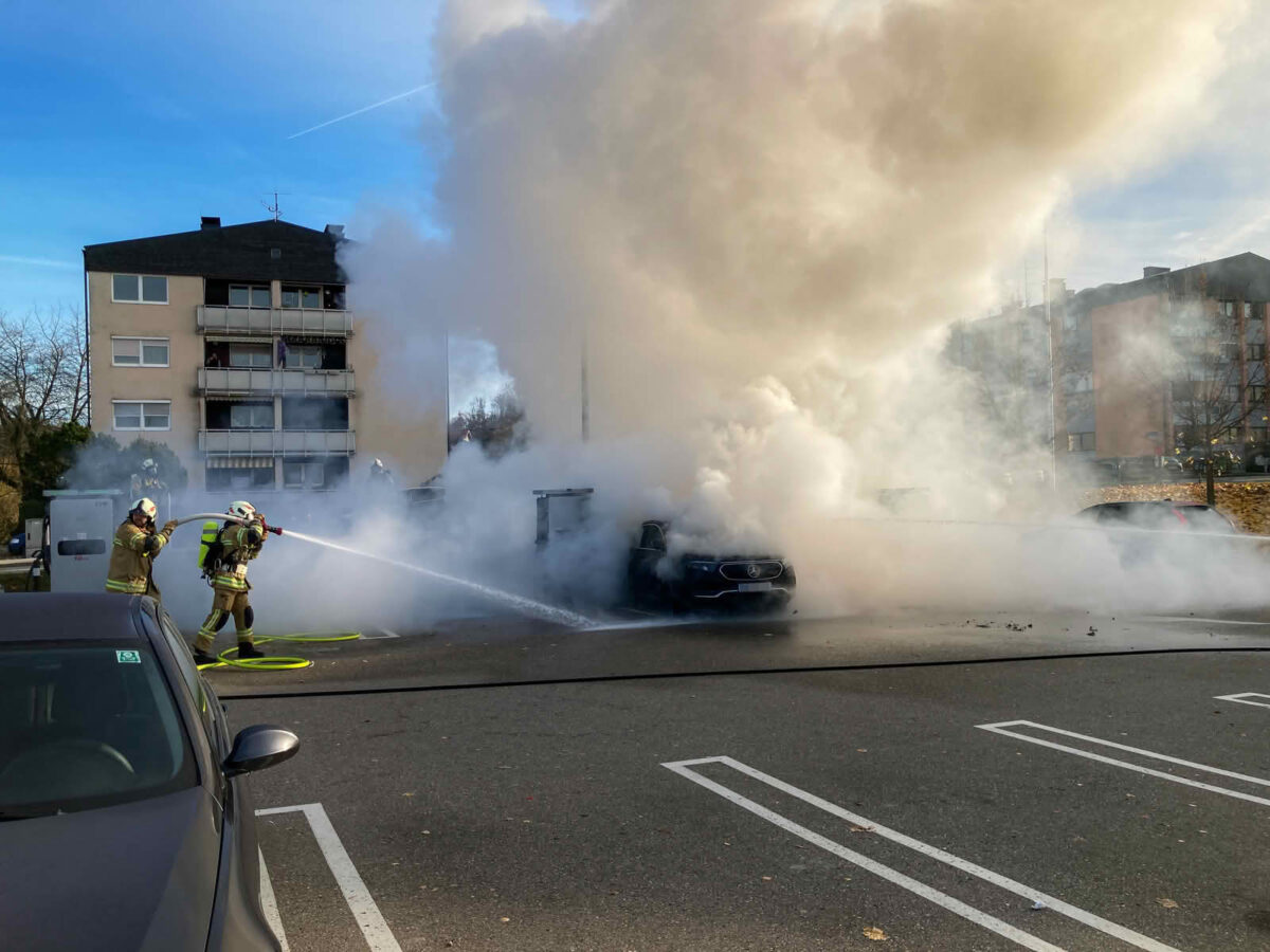 FF Oberndorf: Brand eines Elektroautos 4 Brand eines Elektroautos