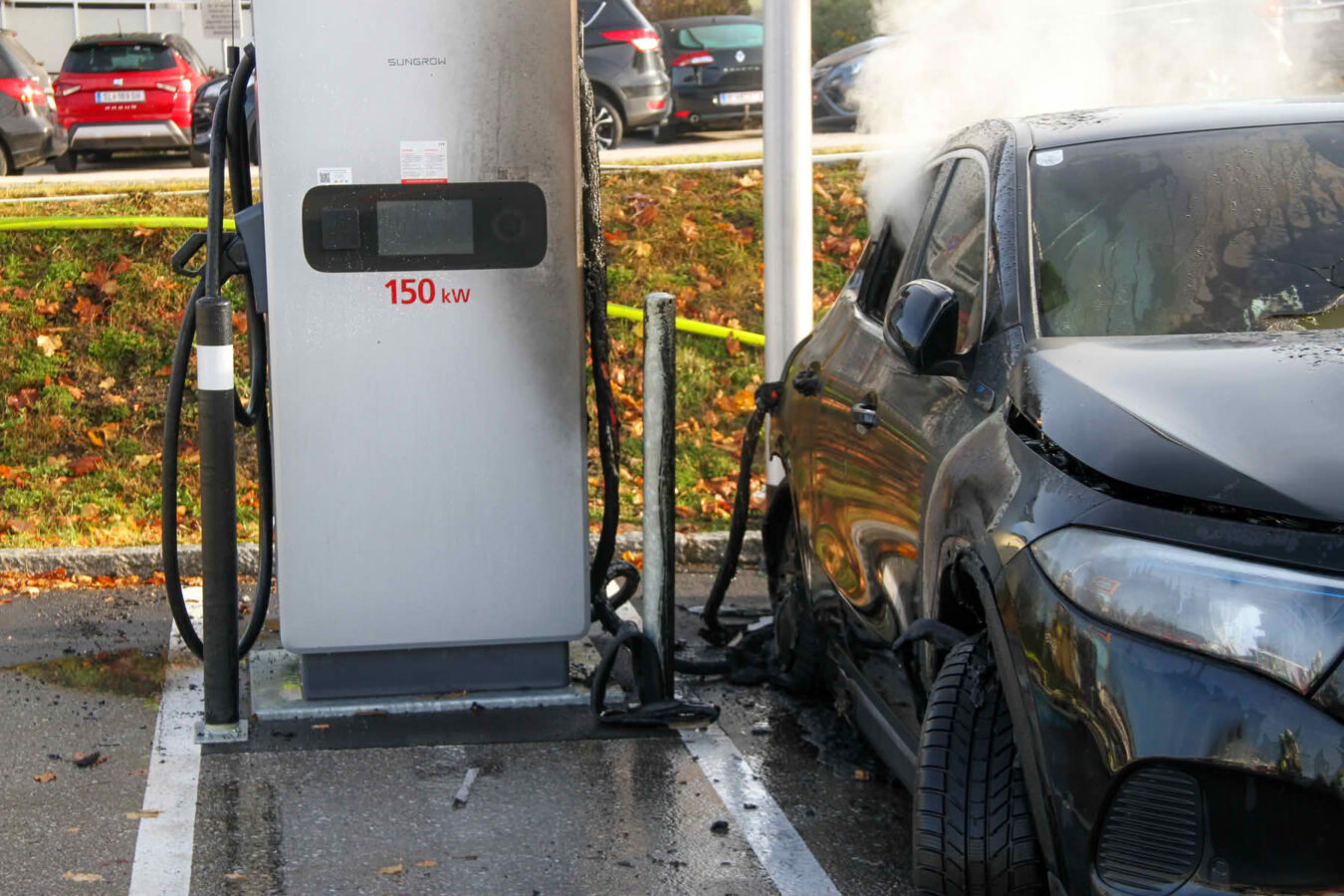 FF Oberndorf: Brand eines Elektroautos 5 Brand eines Elektroautos