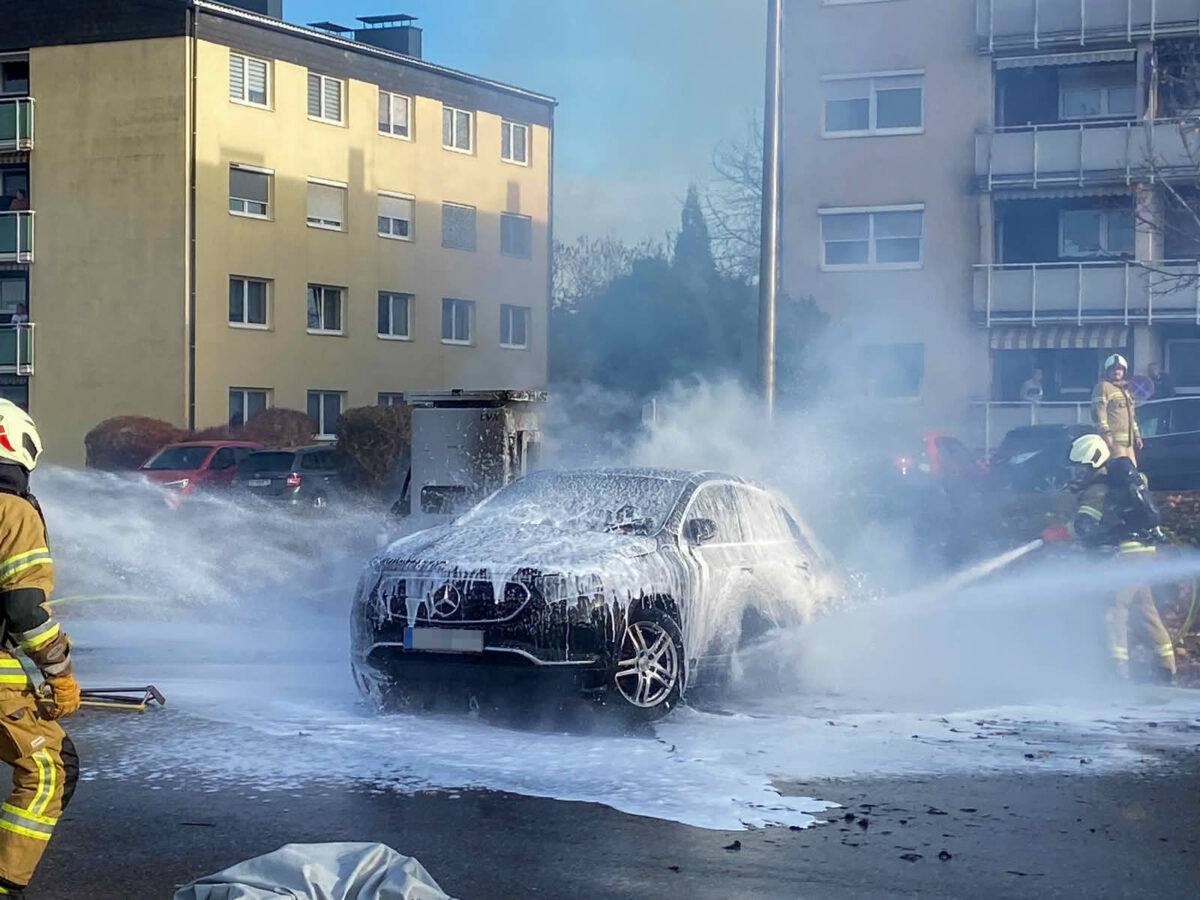 FF Oberndorf: Brand eines Elektroautos 7 Brand eines Elektroautos