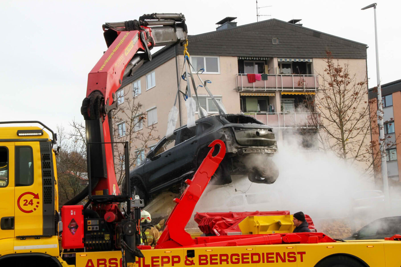 FF Oberndorf: Brand eines Elektroautos 10 Brand eines Elektroautos