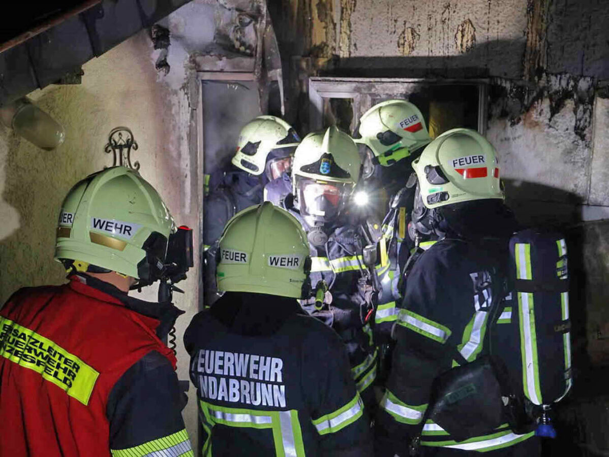 Hausfrau aus Flammen gerettet