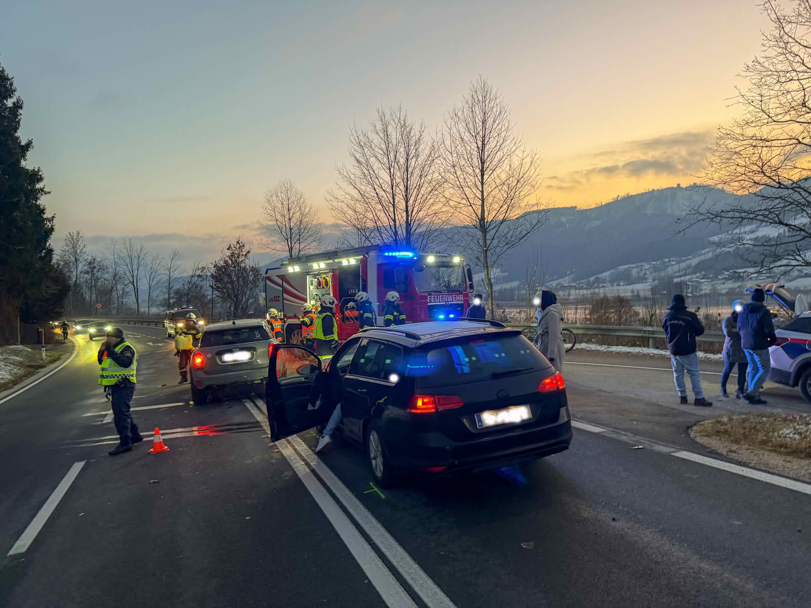AFK Mondsee: Verkehrsunfall auf der B154 im Bereich Irrseeblick