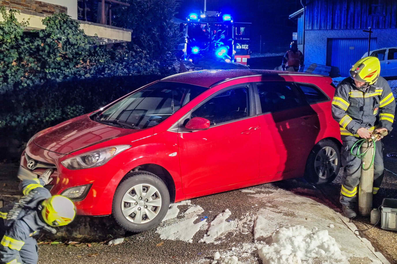 Fahrzeug mit Hebekissen geborgen