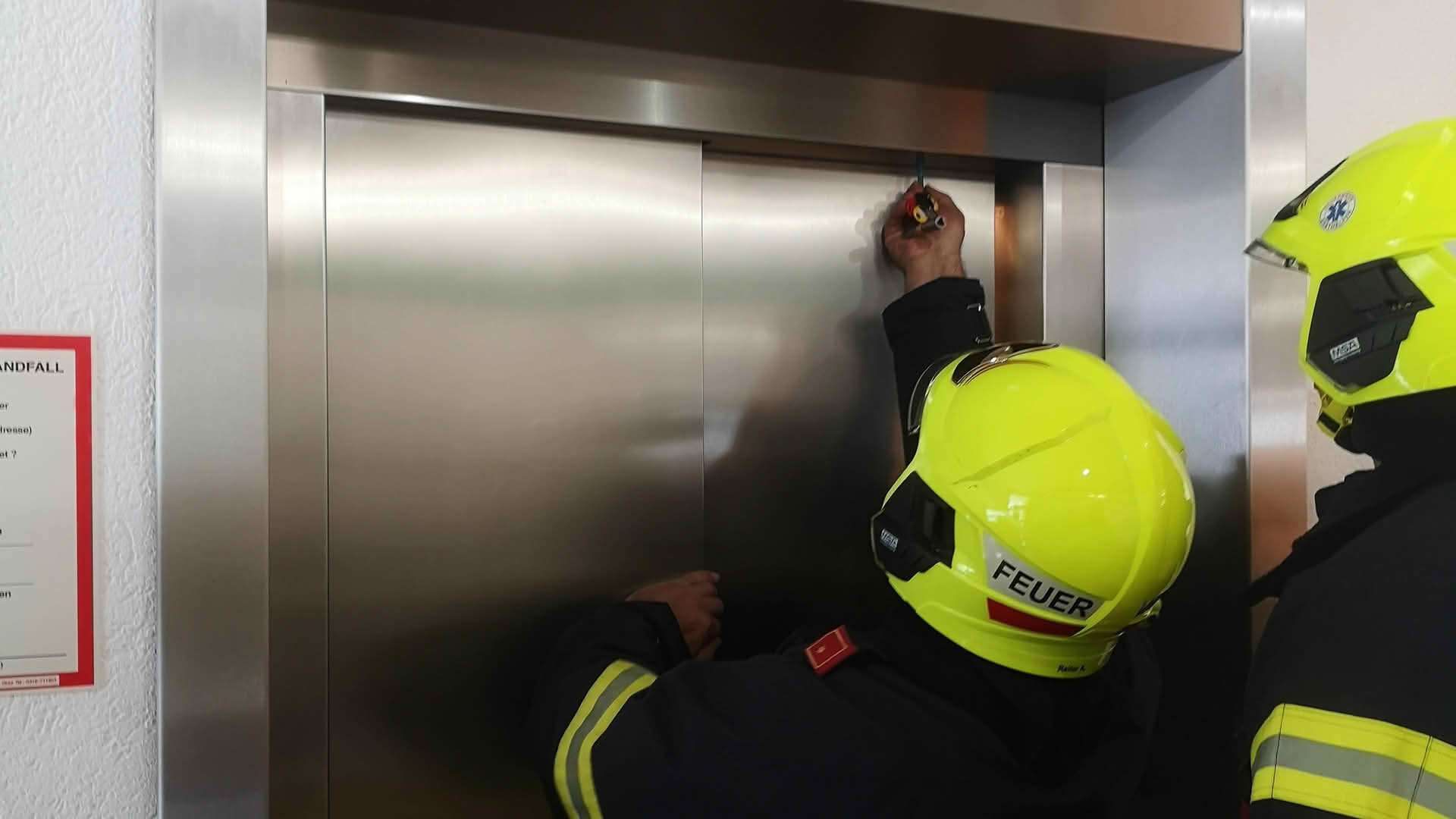 FF Bad Ischl: Eingeschlossene Person in Lift