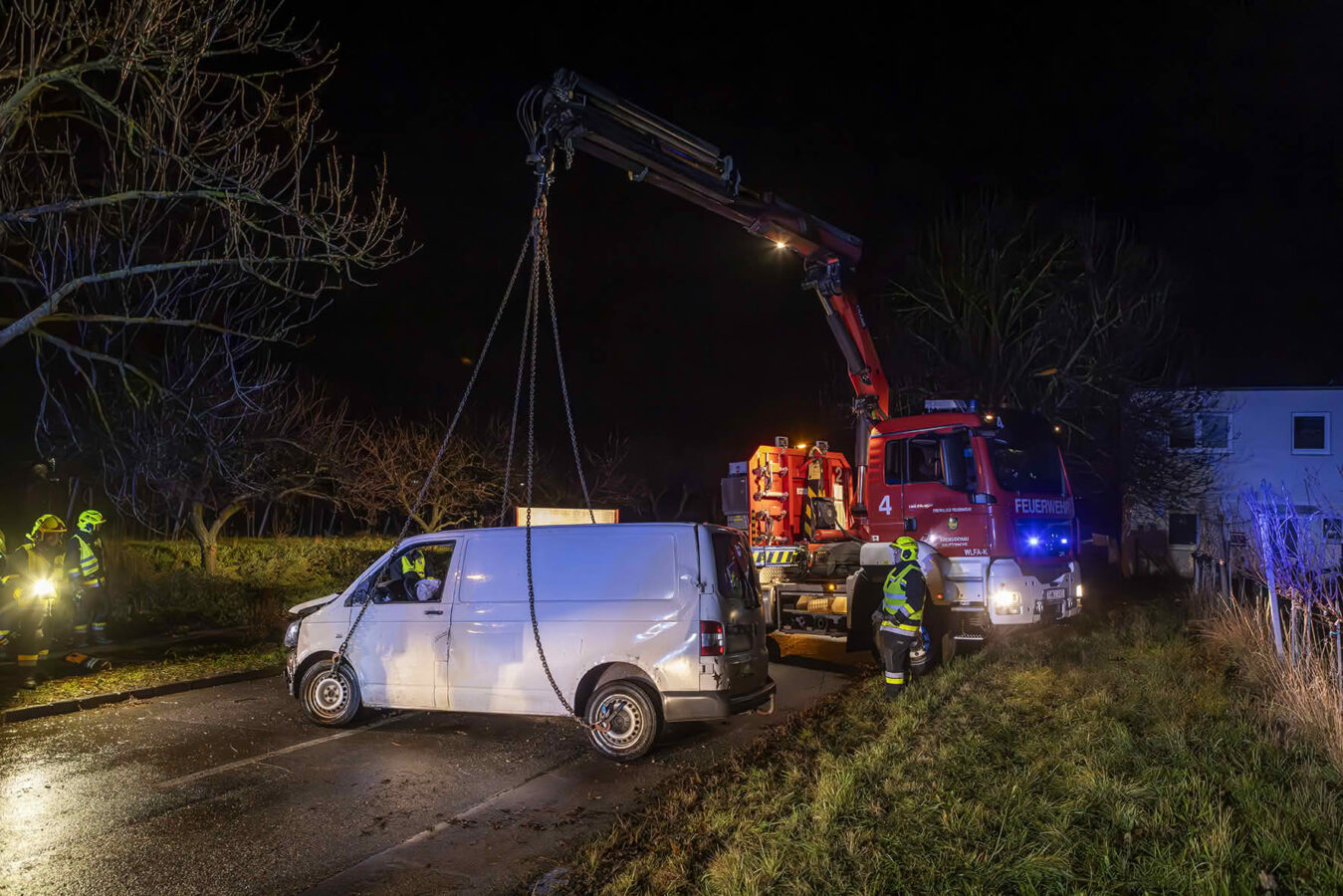 Menschenrettung nach Verkehrsunfall in Gneixendorf