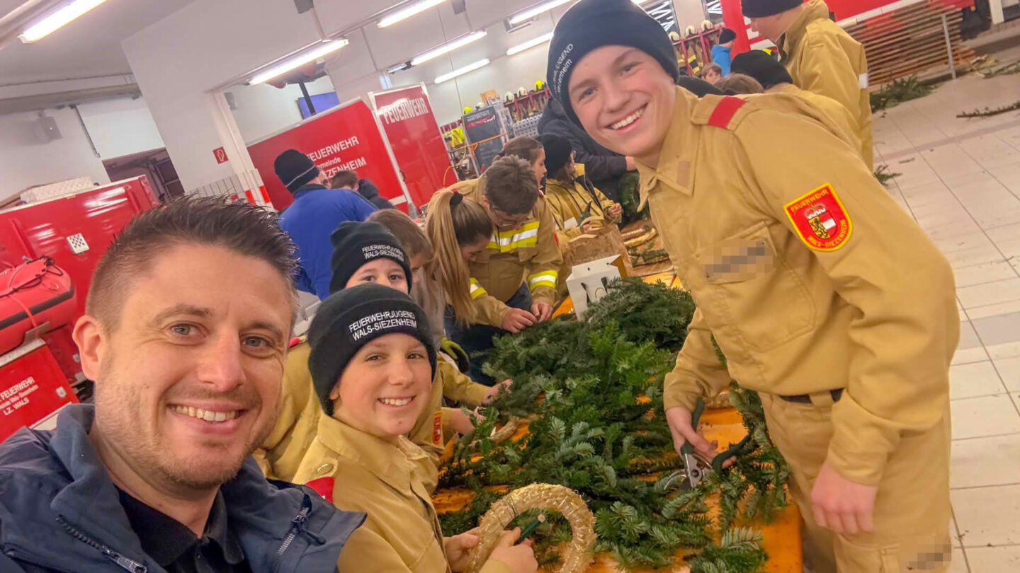 Adventkranzbinden im Abschnitt 4