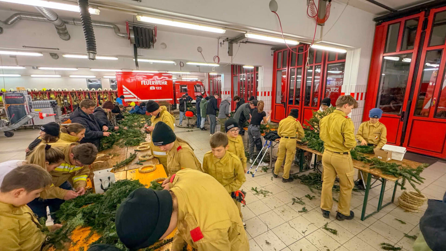 Adventkranzbinden im Abschnitt 4