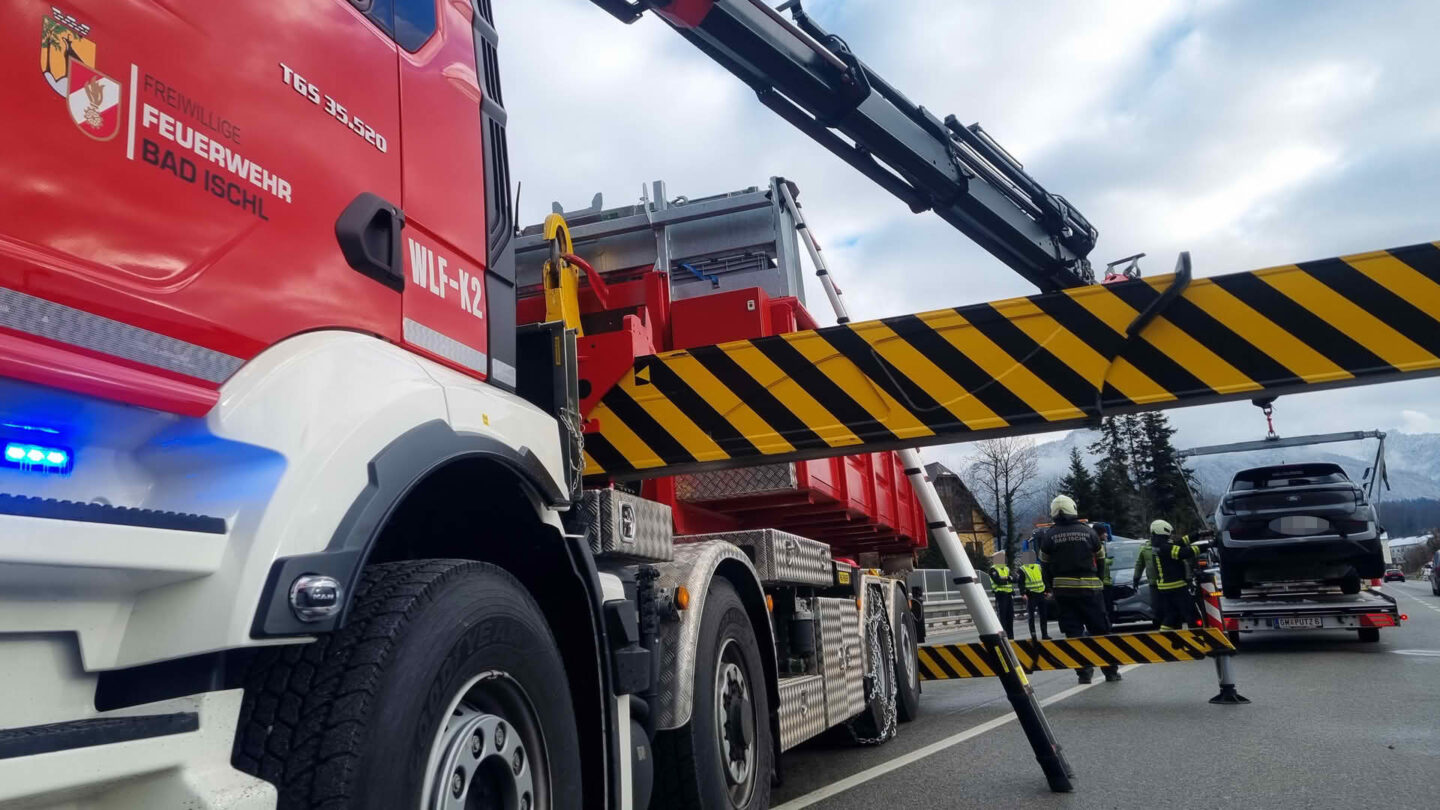 B145 Umfahrungsbrücke - Auffahrunfall dreier Fahrzeuge