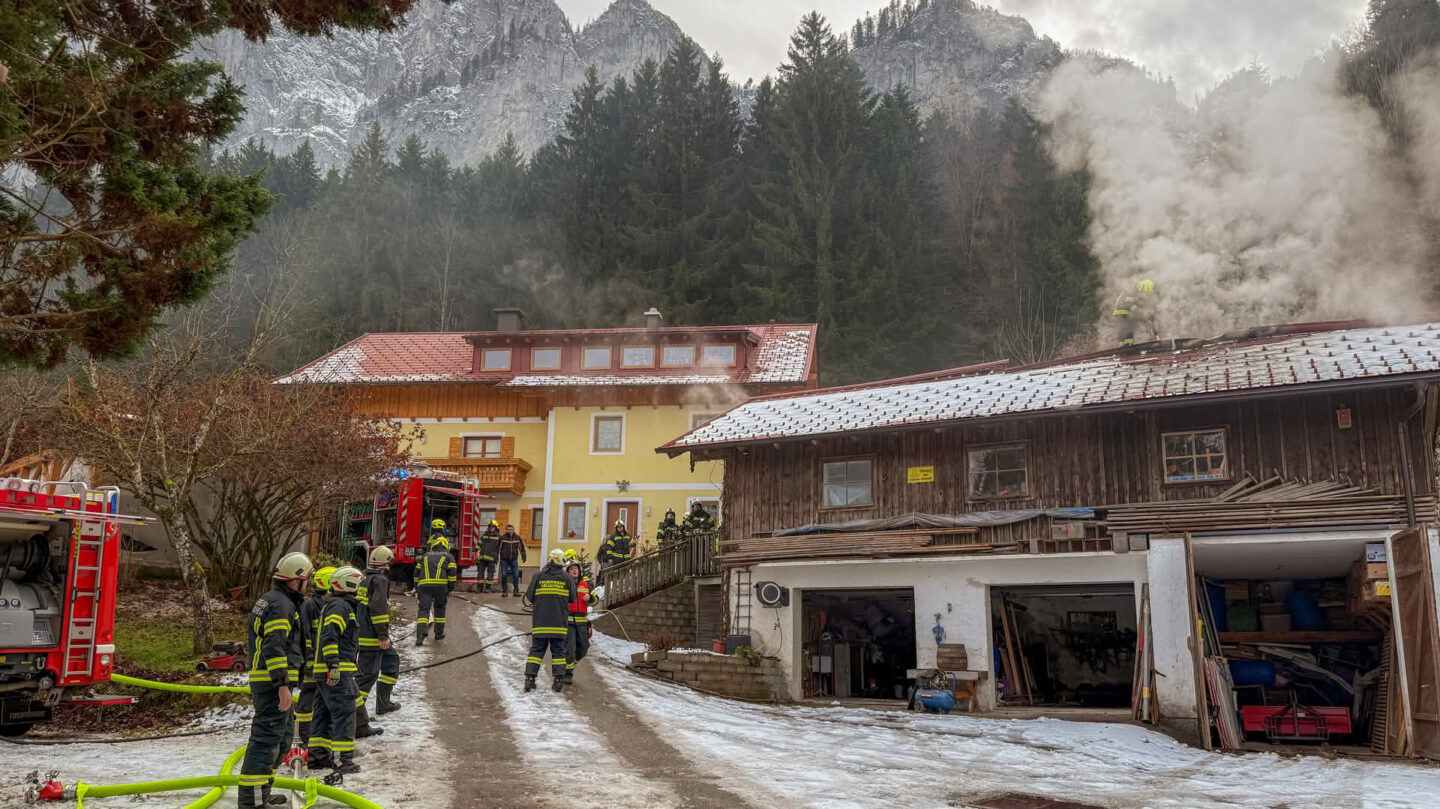 Rascher Einsatz von sechs Feuerwehren verhindert Großbrand