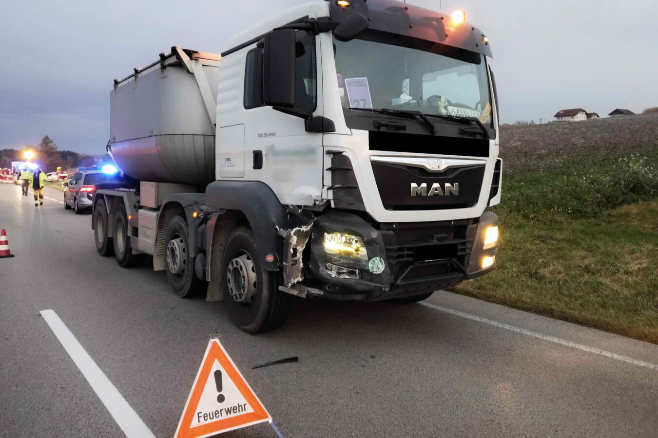 Verkehrsunfall mit LKW & PKW auf der B137