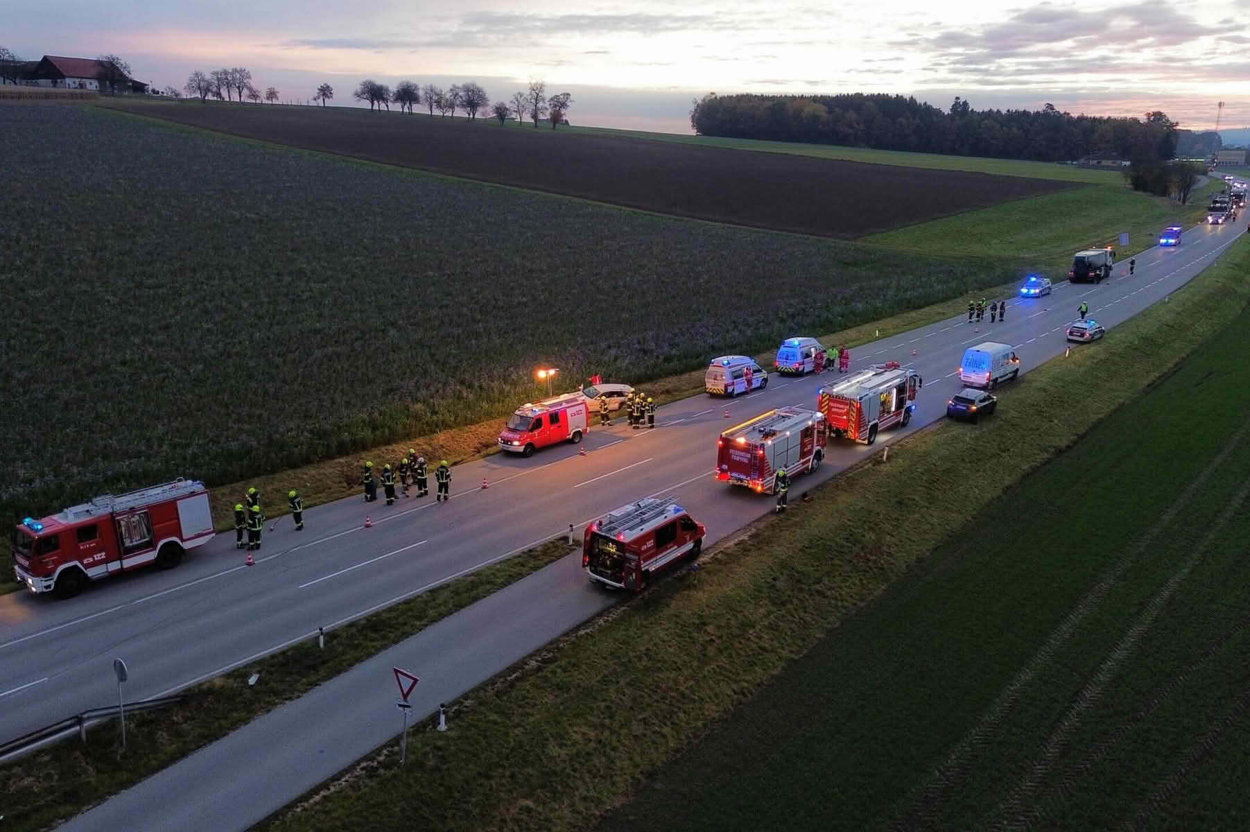 FF Pimpfing: Verkehrsunfall mit LKW & PKW auf der B137
