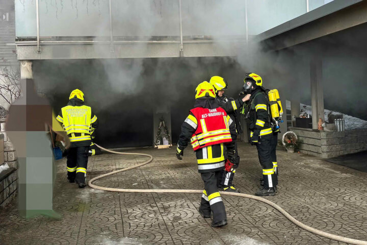 BFK Waidhofen/Thaya: Garagenbrand ging glimpflich aus