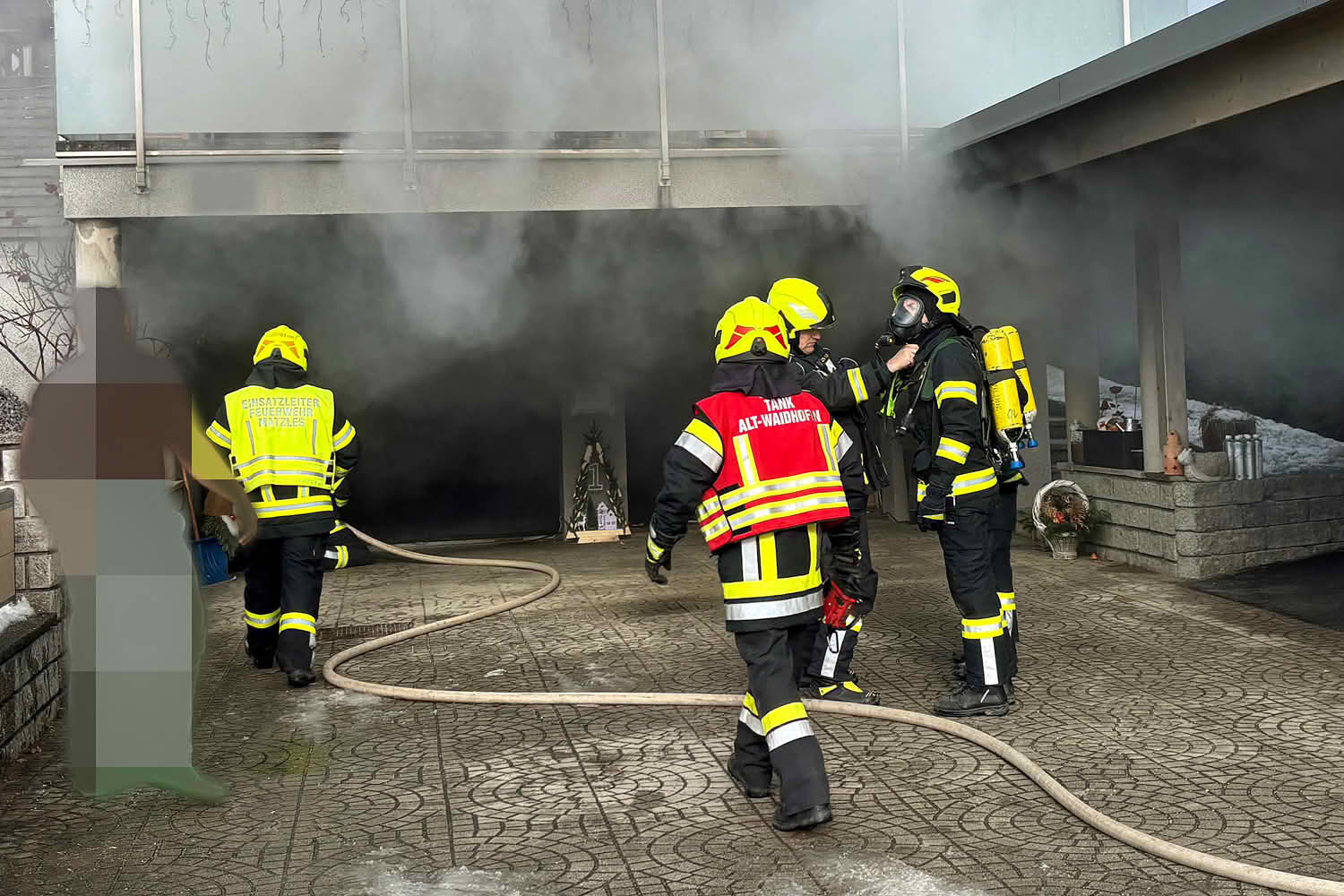 BFK Waidhofen/Thaya: Garagenbrand ging glimpflich aus