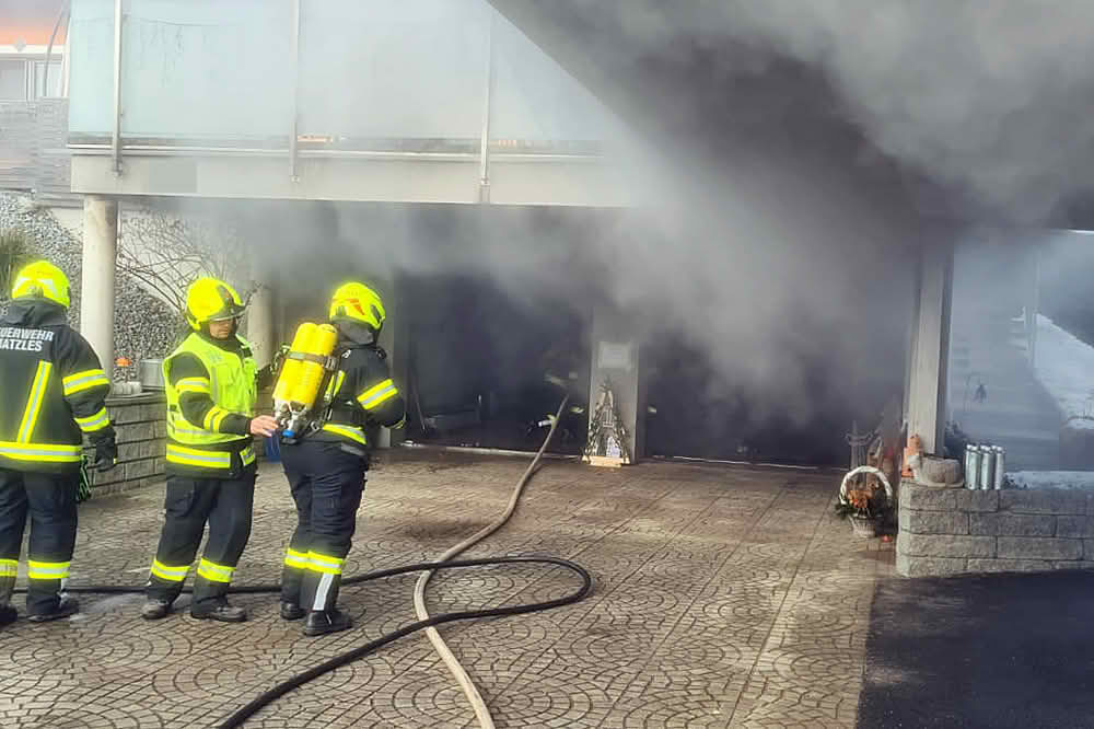 BFK Waidhofen/Thaya: Garagenbrand ging glimpflich aus 3 Glück im Unglück bei Garagenbrand