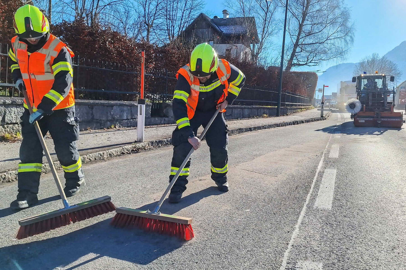 Fast 3 km lange XXL-Ölspur beseitigt