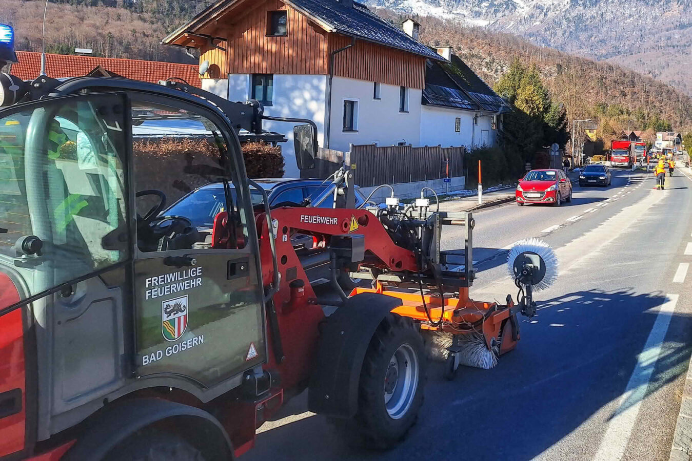 Fast 3 km lange XXL-Ölspur beseitigt