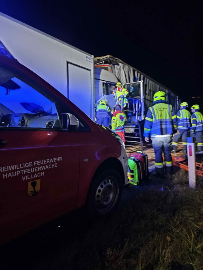LKW-Auffahrunfall auf der A10