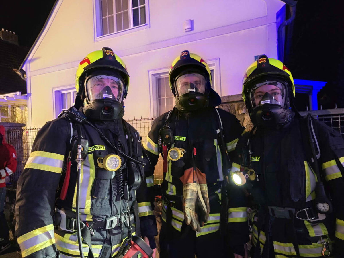 Vier Verletzte bei abendlichem Zimmerbrand