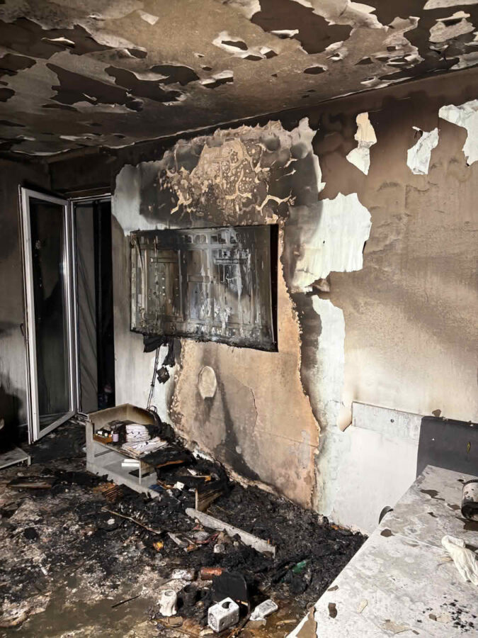 Vier Verletzte bei abendlichem Zimmerbrand