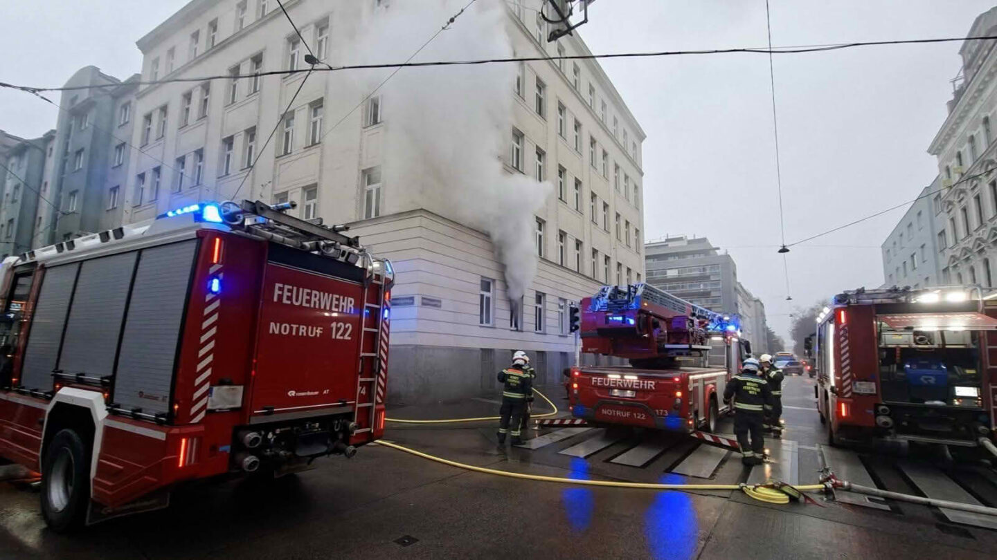 Alarmstufe 2 bei Wohnungsbrand