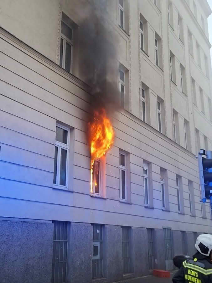 Alarmstufe 2 bei Wohnungsbrand