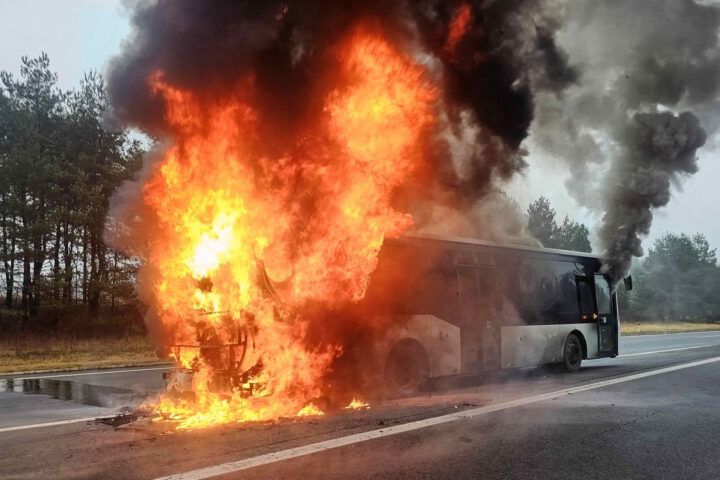 HFW Villach: Reisebusbrand auf der Autobahn