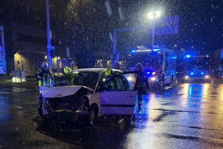 FF Wiener Neudorf: Verkehrsunfall im Industriezentrum