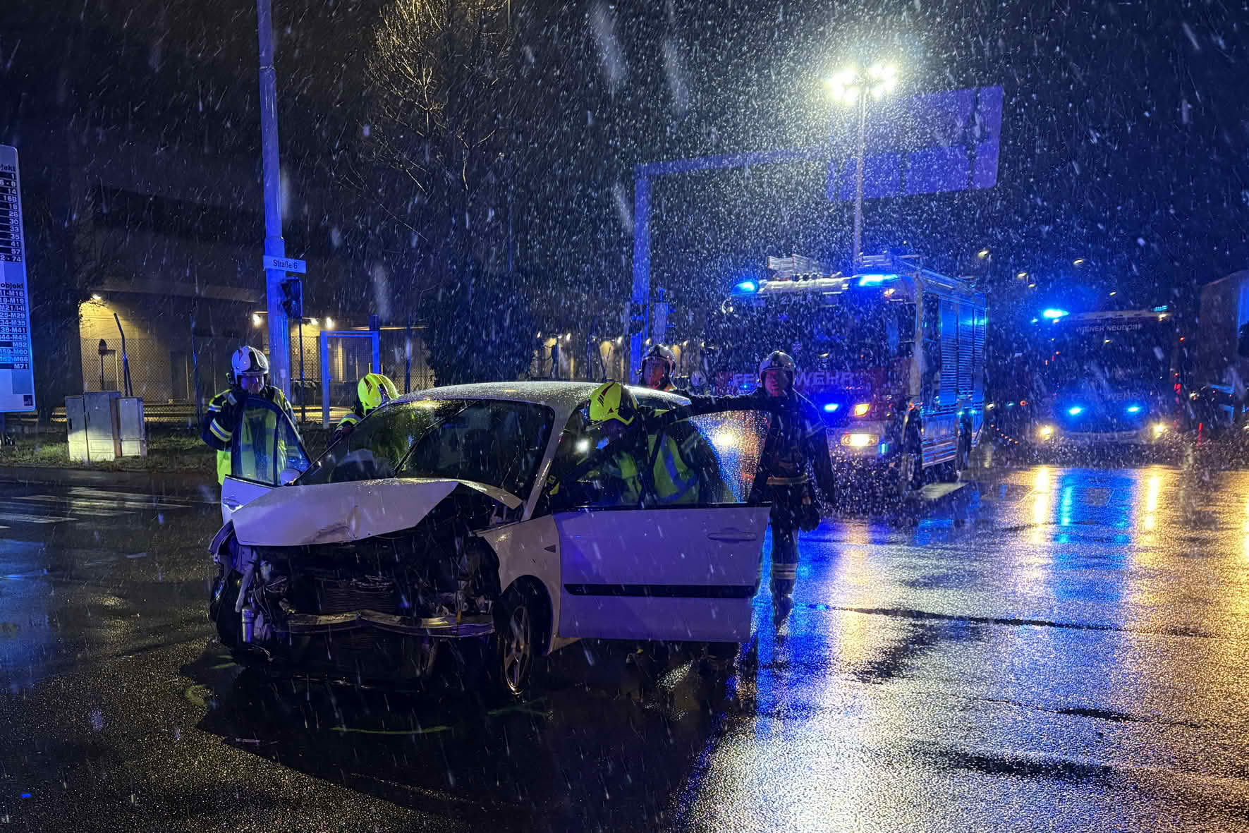 FF Wiener Neudorf: Verkehrsunfall im Industriezentrum