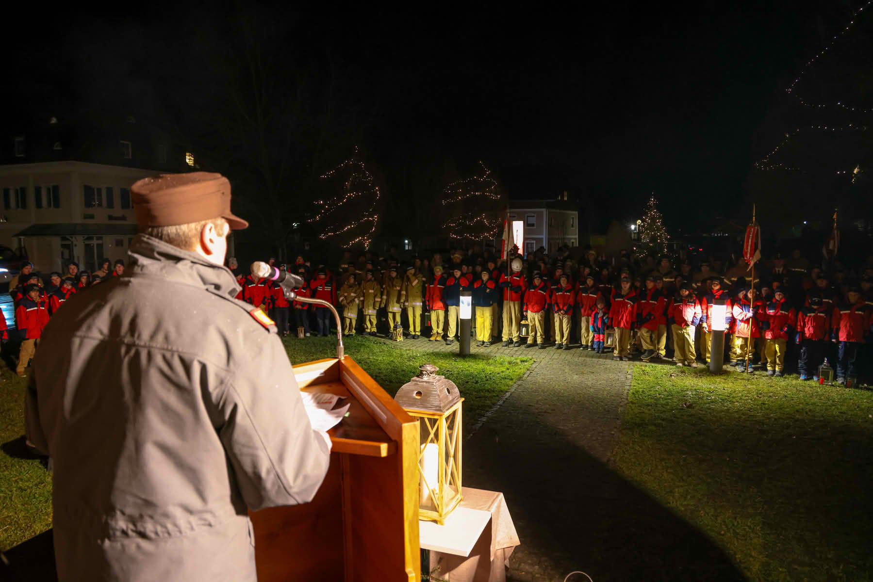 BFKDO Flachgau: Friedenslichtübergabe an die Flachgauer Feuerwehrjugend