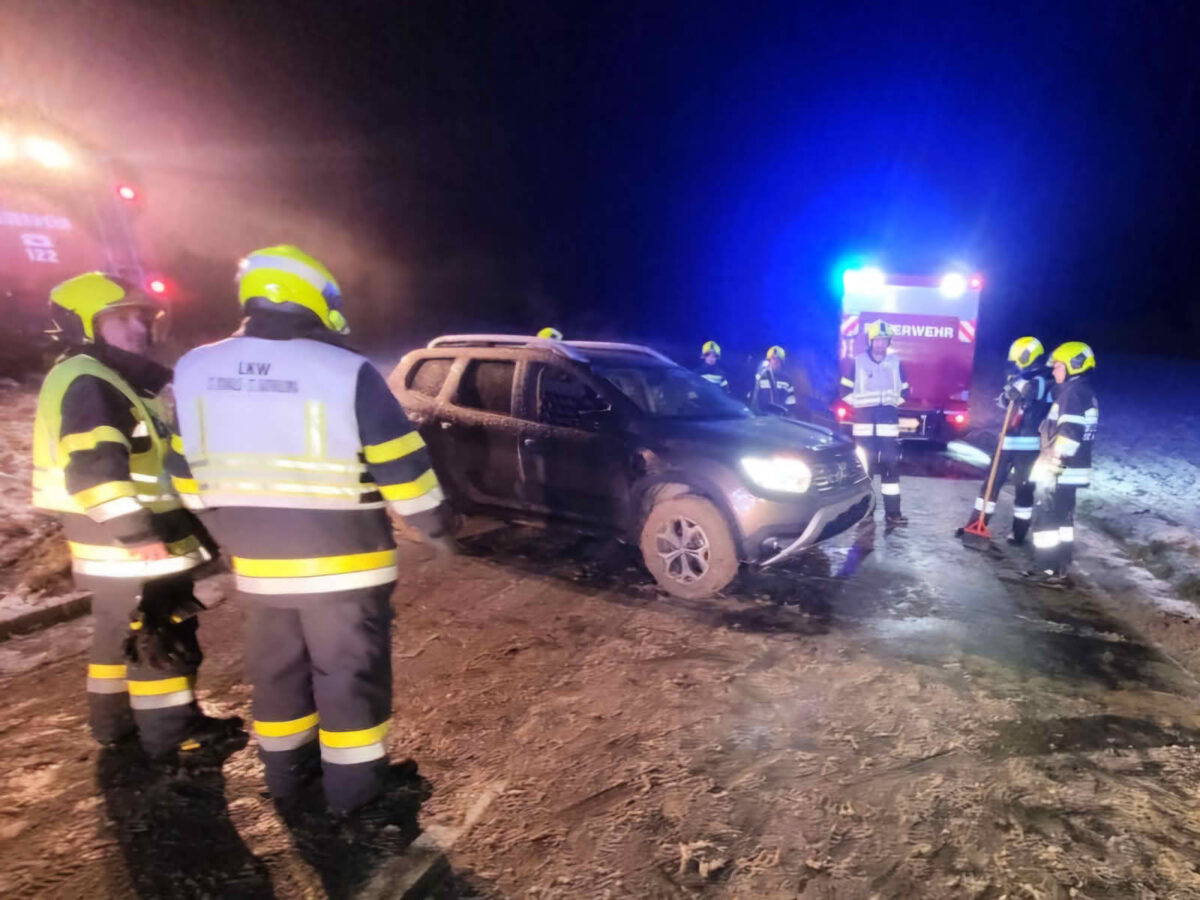 Feuerwehreinsätze durch Schneefall am Heiligen Abend