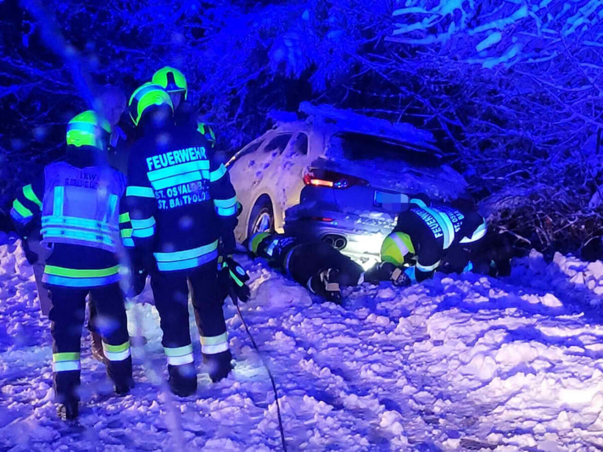 Feuerwehreinsätze durch Schneefall am Heiligen Abend