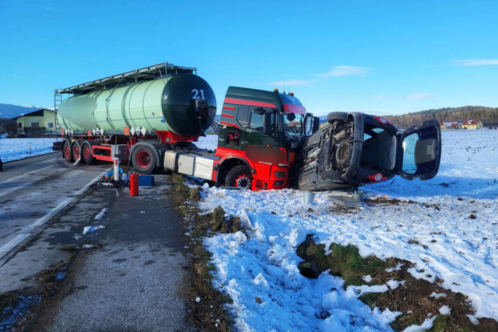 BFVDL: Schwerer Verkehrsunfall mit Gefahrenstoff-LKW und 2 PKW