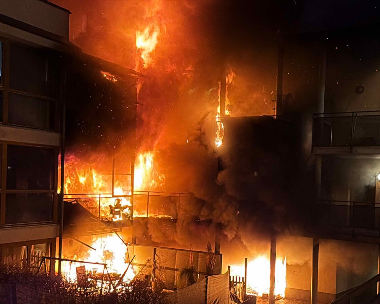 BFV Schwaz: Großbrand einer Wohnanlage in Schwaz