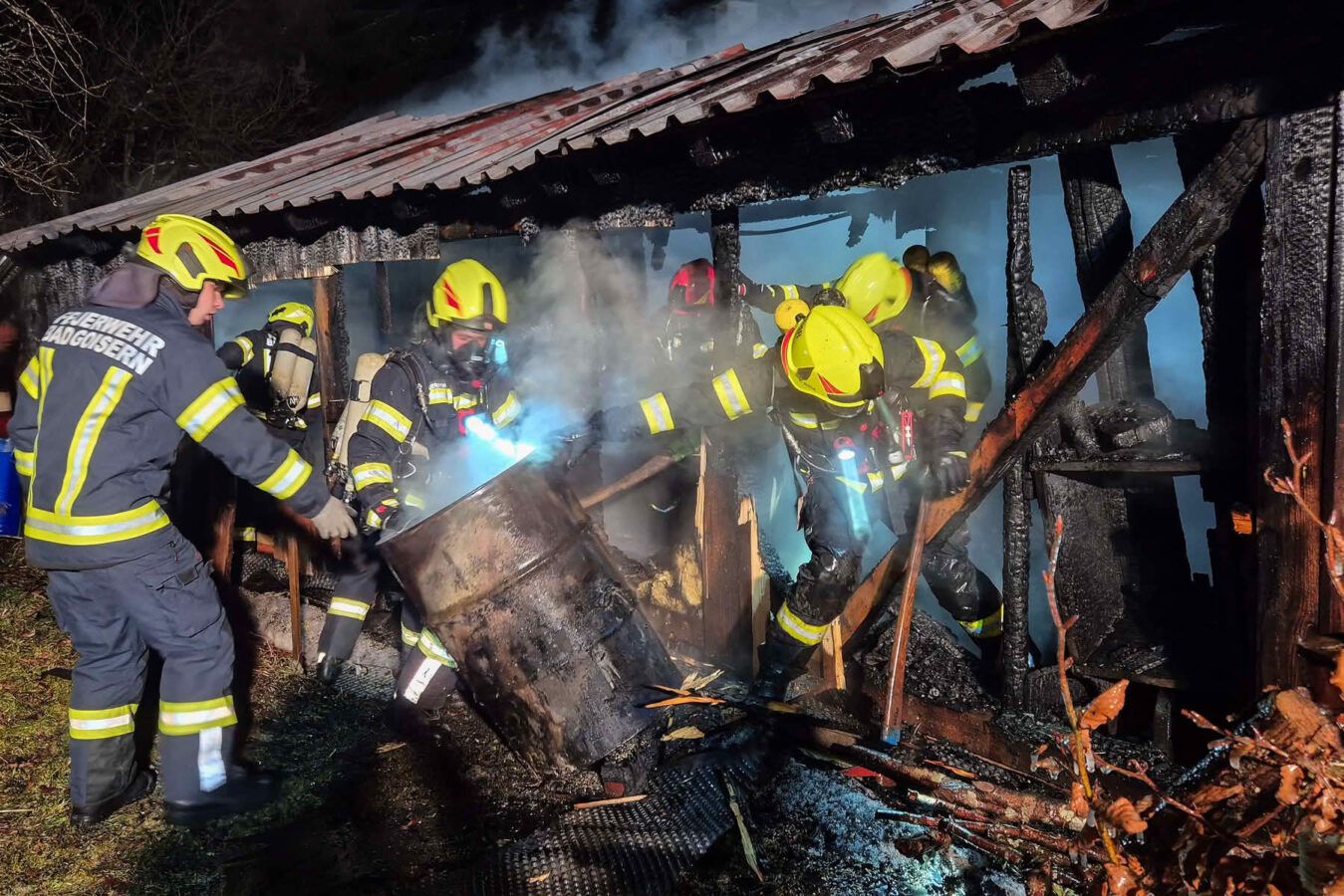 Hütte in Vollbrand