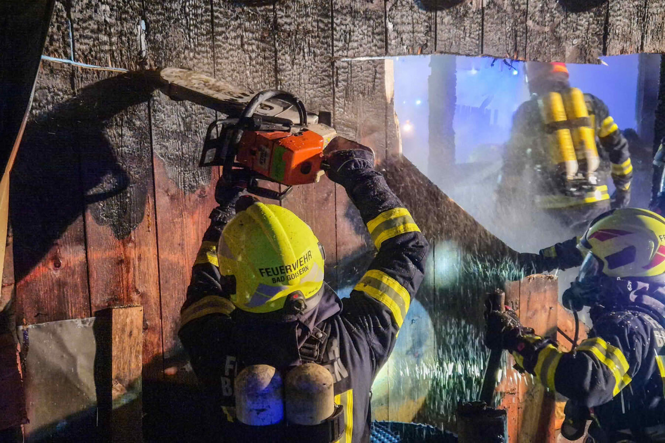 Hütte in Vollbrand