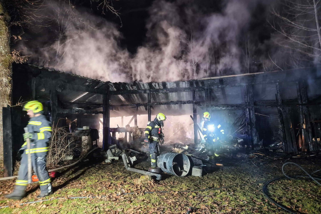 Hütte in Vollbrand