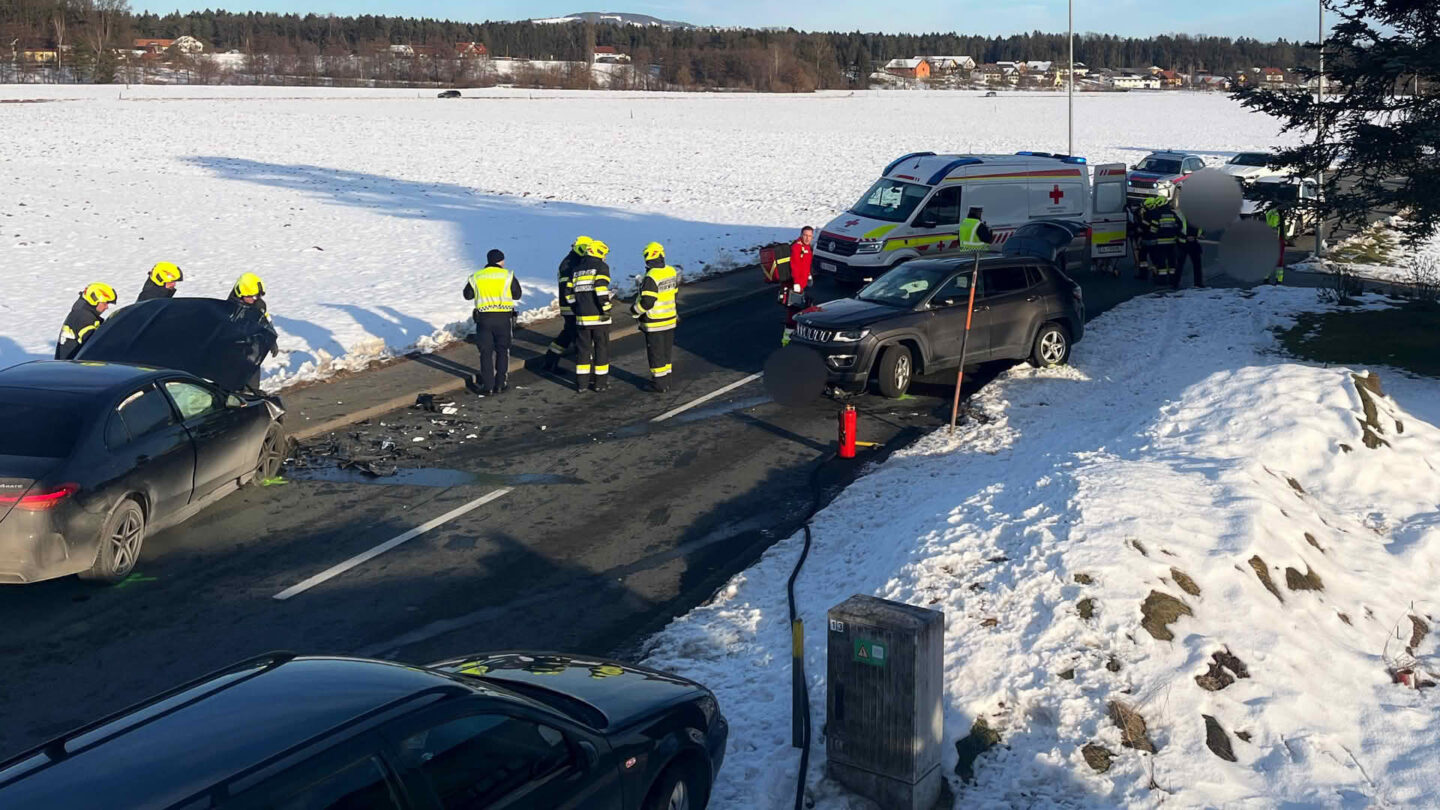 Verkehrsunfälle fordern gleichzeitige Einsätze