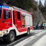 T10-Verkehrsunfall mit eingeklemmter Person