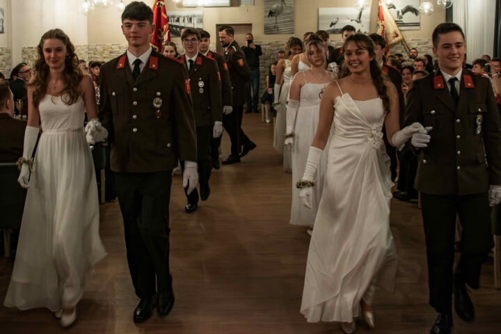 FF Jois: „Alles Walzer“: Joiser Florianis luden zur rauschenden Ballnacht