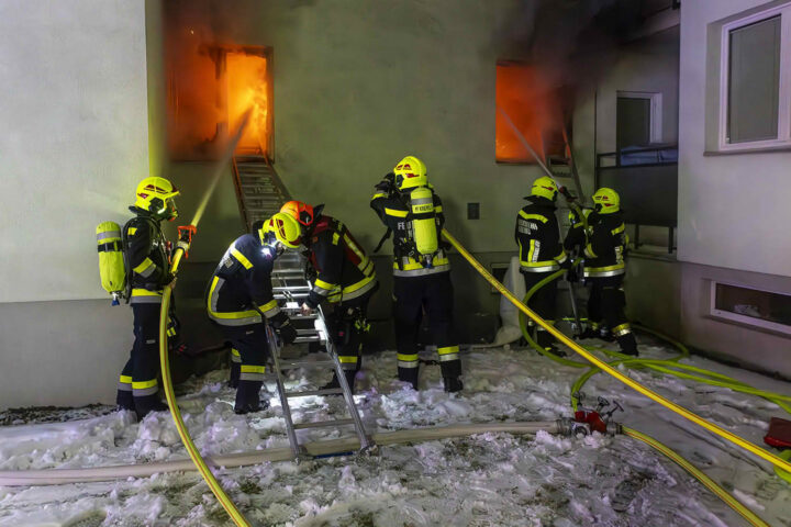 BFK Krems: GroĂeinsatz im Stadtgebiet â 41 Bewohner gerettet