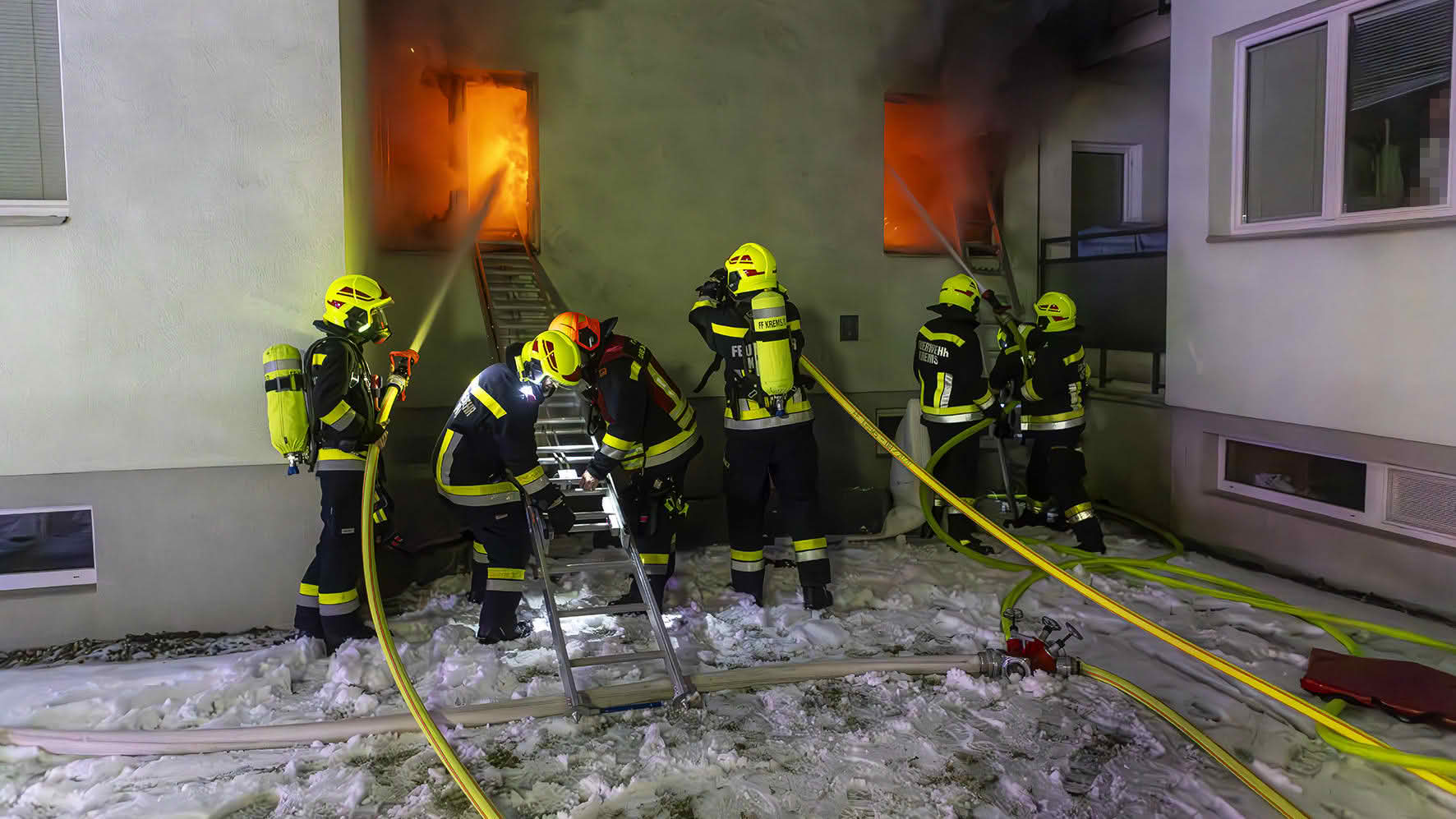 BFK Krems: Großeinsatz im Stadtgebiet – 41 Bewohner gerettet