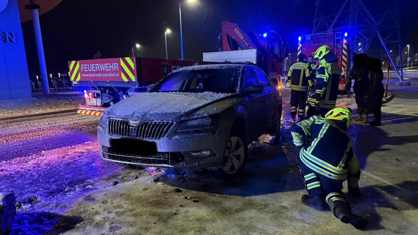 Blitzeis führt zu Verkehrsunfall