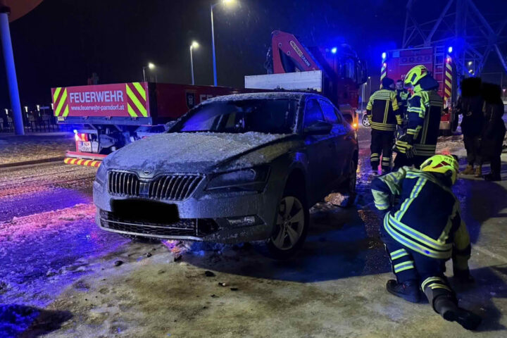 FF Parndorf: Blitzeis führt zu Verkehrsunfall