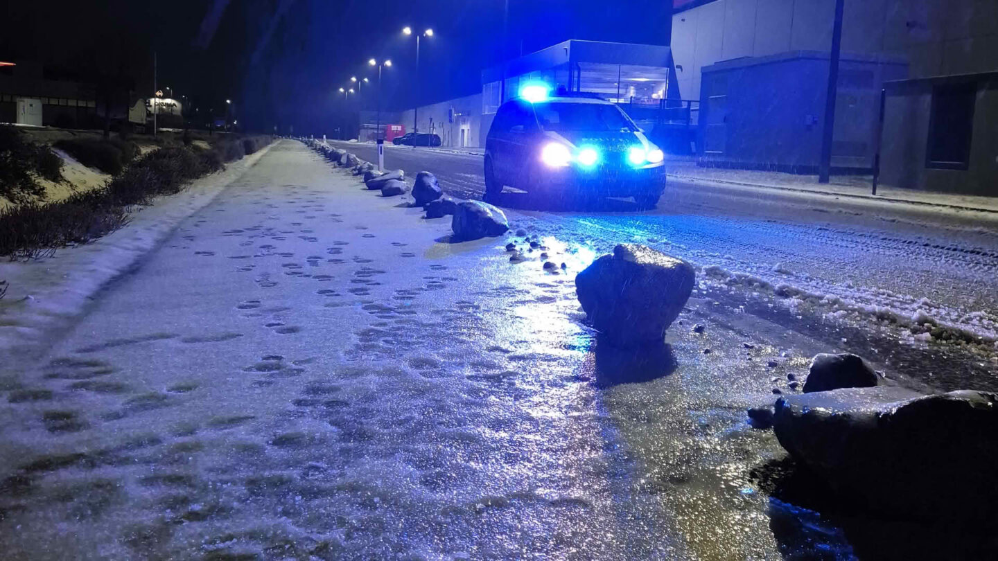 Blitzeis führt zu Verkehrsunfall