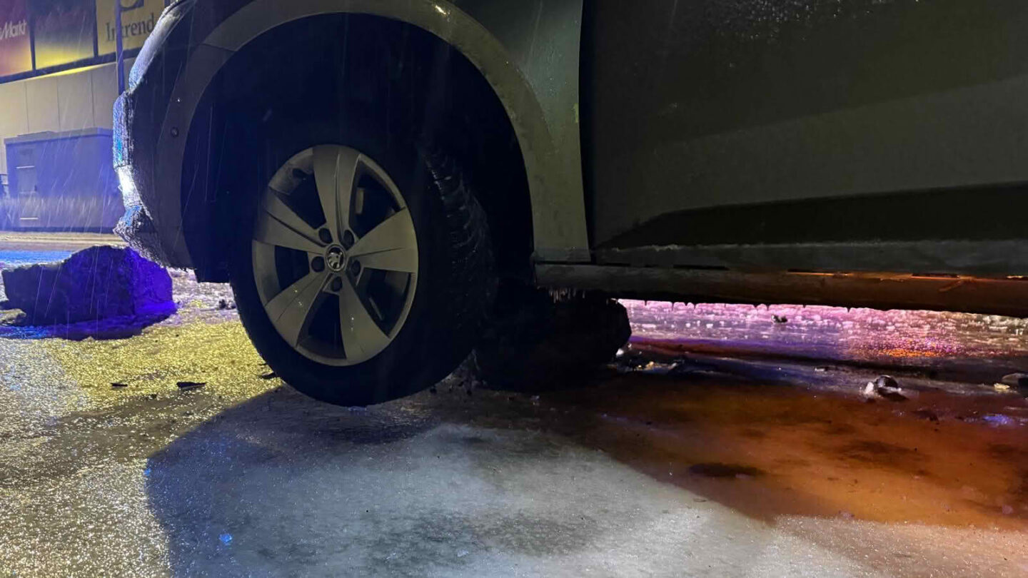 Blitzeis führt zu Verkehrsunfall