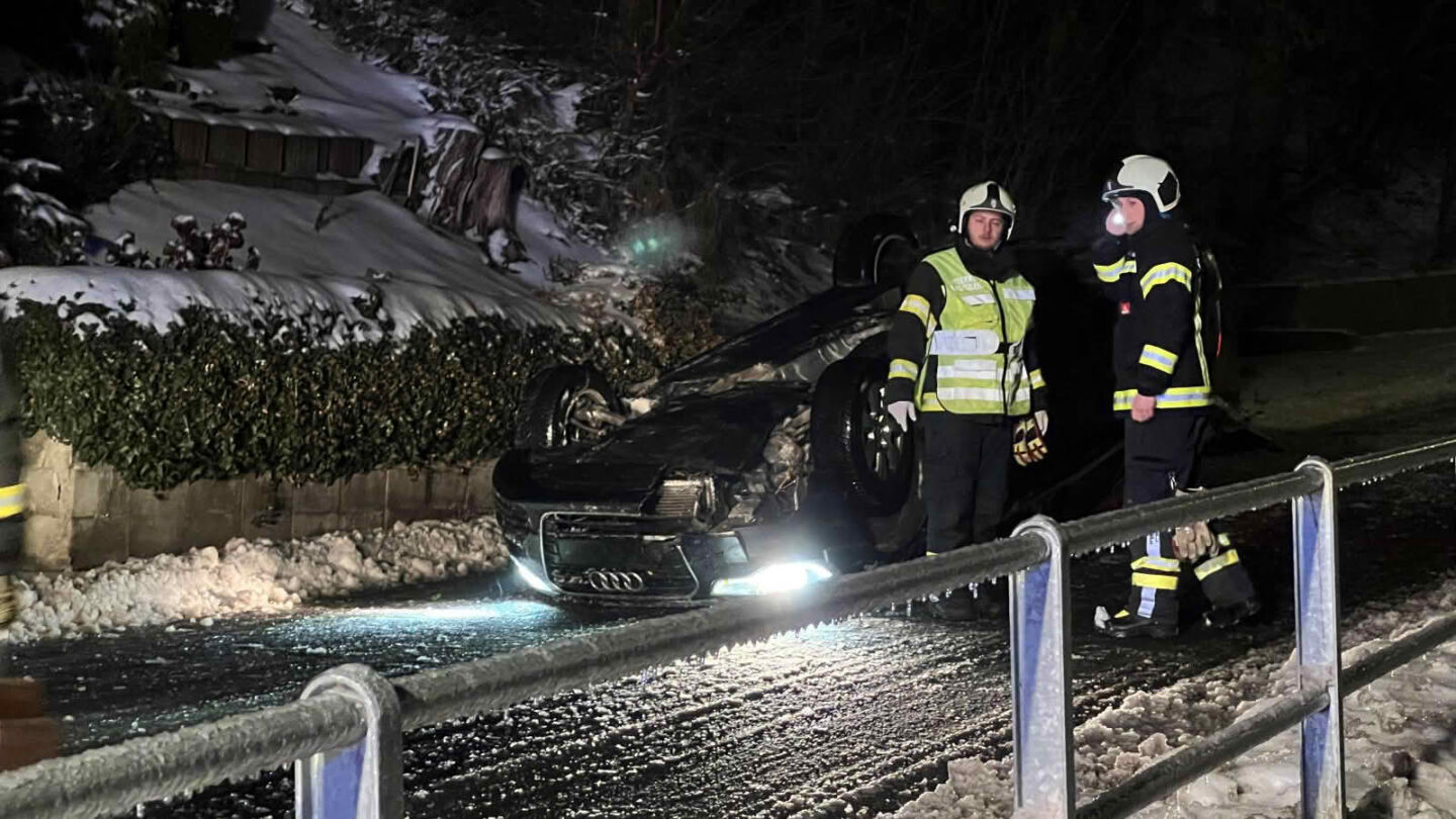 FF Ort im Innkreis - Verkehrsunfall PKW