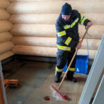 FW Perneck: Gebrochene Wasserleitung setzt Haus unter Wasser